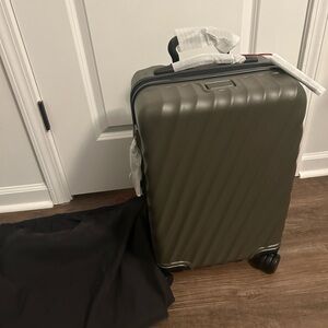 Tumi 19 degree expandable carry on Olive Green Hardside Suitcase new